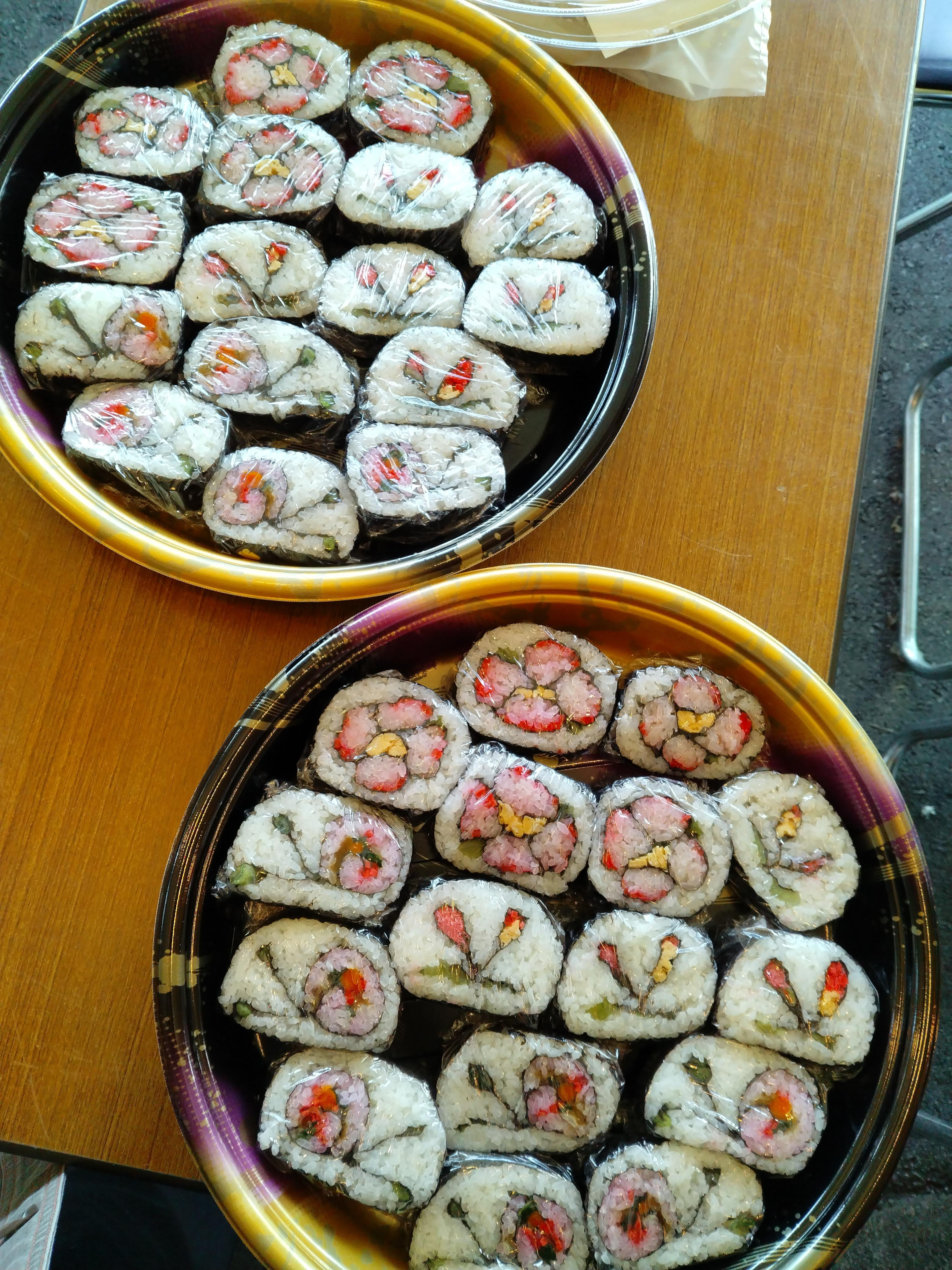 市原市五井にある大宮神社の例大祭で『祭りばやし保存会」の子供たちに「房総太巻き寿司」を振舞いました!!