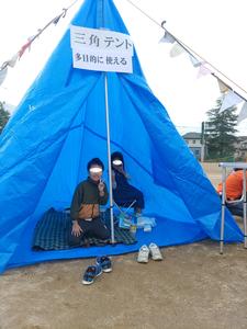 三角テントと子供.jpg