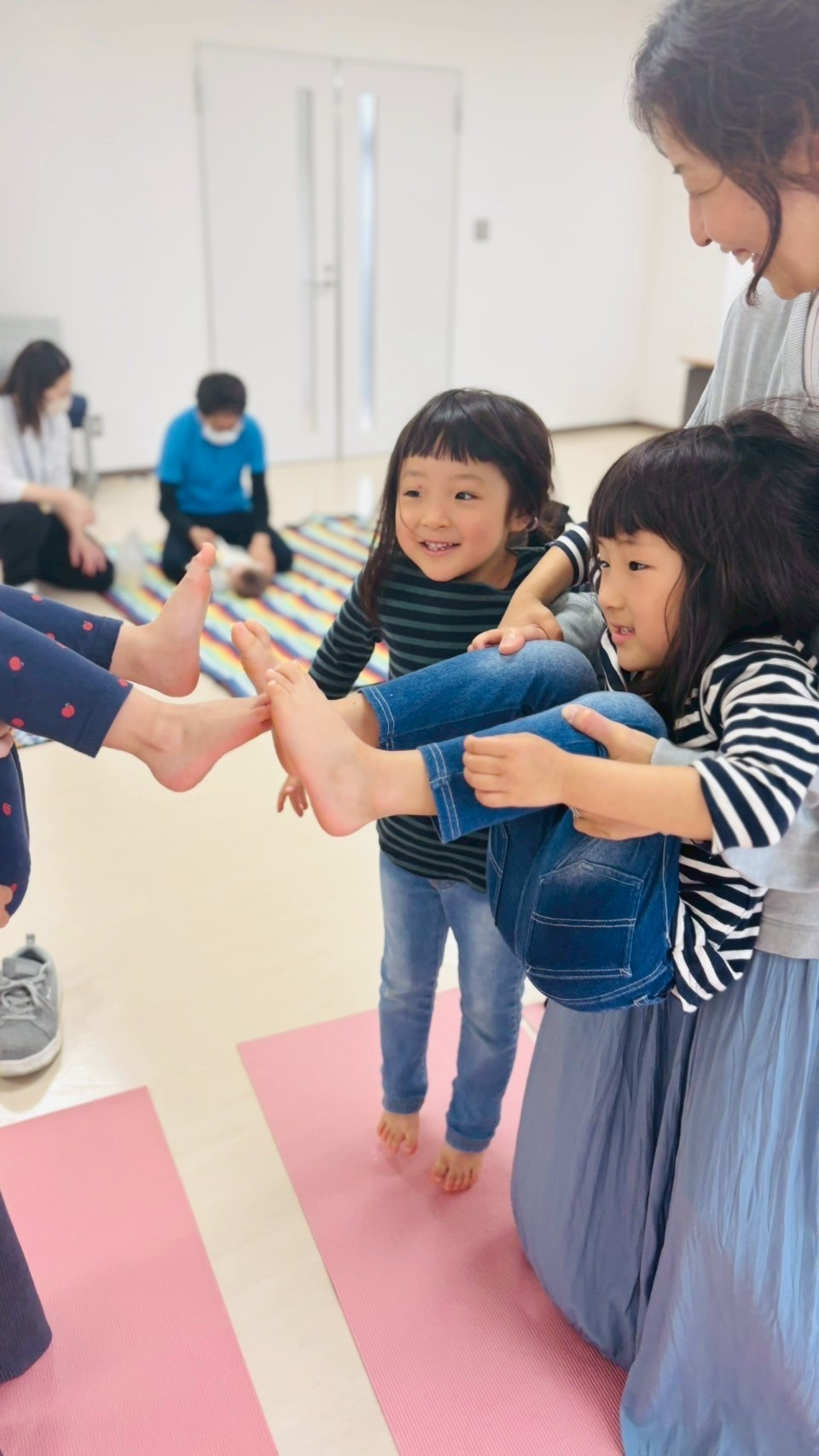 thumbnail_image1 weほーる 親子ヨガ２.jpg