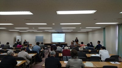 協働講座の講師による講義風景